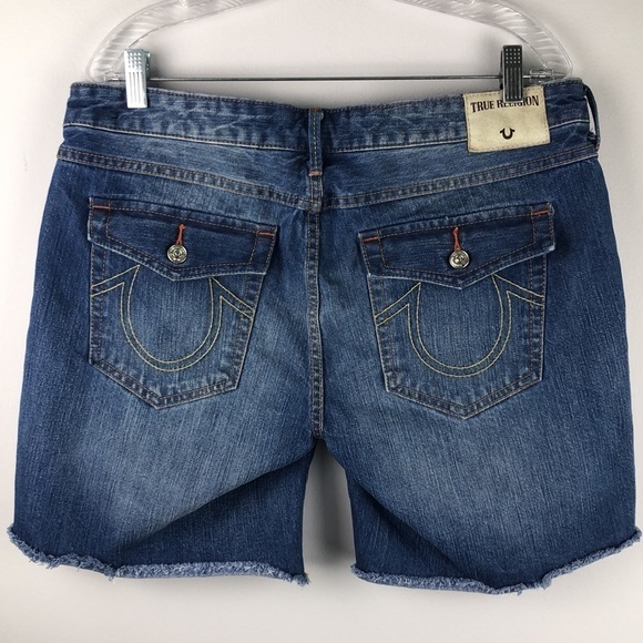 True Religion Emma Bermuda Blue Denim Mid Rise Raw Hem Size 32 Rigid Jean Shorts - Picture 10 of 16